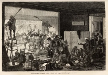Kulis (Diener) reinigen ein großes Haus für die Neujahrsvorbereitungen, diese Reinigung endet mit freudigen und grotesken Manifestationen: Entfernung desjenigen, der seine Aufgabe schlecht erfüllt hat. Gravur zur Illustration der Reise nach Japan, von Aime