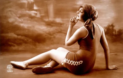 Pin-up im Badeanzug