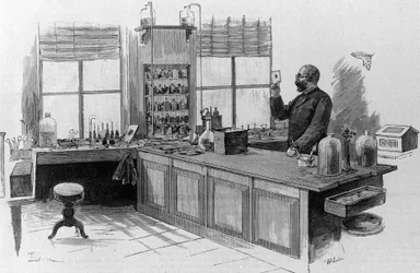 Porträt des deutschen Arztes Robert Koch (1843-1910) in seinem Labor