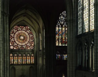 Buntglasfenster und Rosette der Kathedrale von Troyes
