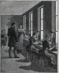 Herstellung von Metallfedern: Ausschneidewerkstatt in Frankreich im 19. Jahrhundert. Gravur von 1885 in „Les arts et métiers illustrés“ von Adolphe Bitard.
