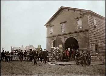 Feuerwehr posiert vor der Kaserne, Alexandria. Virginia, Vereinigte Staaten. 1863. Fotografie