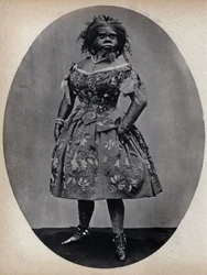Die Monster, die Hundefrau. Fotografie, späte 19. Jahrhundert, Paris. Sammlung Selva.