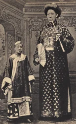 Die Monster, der Riese von China. Fotografie, späte 19. Jahrhundert, Paris. Private Sammlung.