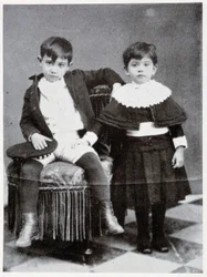 Pablo Picasso im Alter von sieben Jahren und seine Schwester