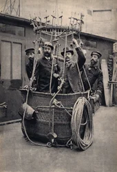 Fotografische Inszenierung mit einem Heißluftballon. Fotografie, späte 19. Jahrhundert, Paris. Sammlung Selva.