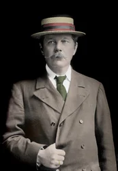 Porträt von Sir Arthur Conan Doyle (1859-1930), englischer Schriftsteller, Schöpfer der Figur „Sherlock Holmes“