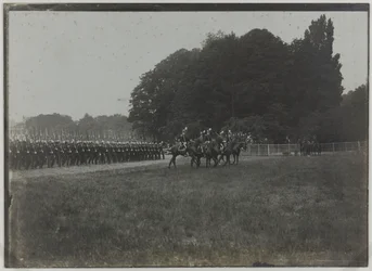 Revue vom 14. Juli, Parade der Saint-Cyr-Schule, Paris, um 1900
