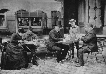 Szene aus dem täglichen Leben, die Tradition der „heiligen Stunde“. Fotografie, späte 19. Jahrhundert, Paris. Sammlung Selva