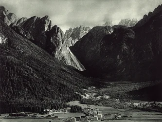 Die Stadt Dobbiaco in den Dolomiten