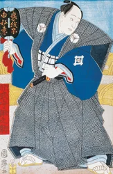 Japanischer Schauspieler im traditionellen Kimono mit Fächer