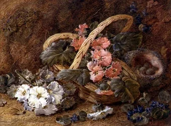 Ein Vogelnest und ein Korb mit Blumen