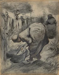 Frau bei der Waschwanne im Garten