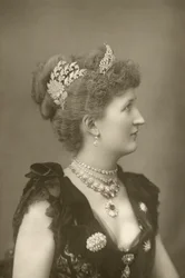 Lady Carew, Hofdame