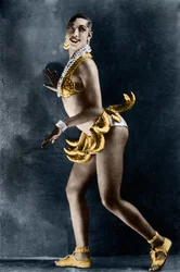 Josephine Baker (1906-1975) 1925 in der Revue Nègre am Théâtre des Champs-Élysées (Champs-Élysées), mit ihrem Bananengürtel.
