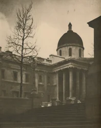 Die Nationalgalerie von den Terrassenstufen des Trafalgar Square