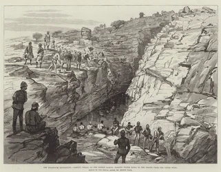 Die Khartum-Expedition, Gakdul Wells, auf dem Wüstenmarsch, Wasser wird von der oberen Quelle zu den Truppen gereicht