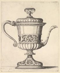 Krug mit Deckel, graviert mit Arabeskenmuster, der schmale Ausguss rechts endet in einer Schlange, 1625-77