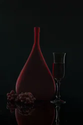 Elegantes Rotes Wein-Stillleben