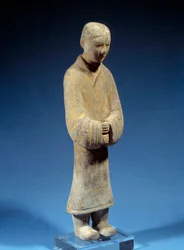 Chinesische Kunst: Dame, die Opfergaben macht; Begräbnis-Terrakotta aus der Han-Periode. Paris, Musée Cernuschi