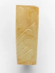 Zylindrische Perle, ca. 800-700 v. Chr. (Jade)