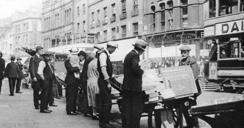 Bücherstände in der Shoreditch High Street, London, 1926-1927