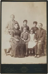 Porträt einer Familie, ca. 1890