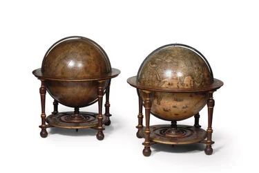 Großes Paar Bibliotheksgloben, der terrestrische und der himmlische