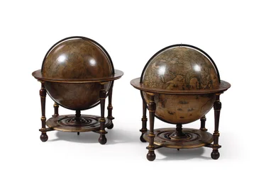 Großes Paar Bibliotheksgloben, der terrestrische und der himmlische