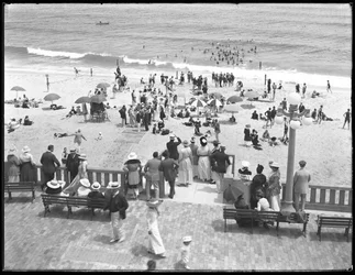 Strandbesucher und Badegäste, Deal, New Jersey, Juli 1916