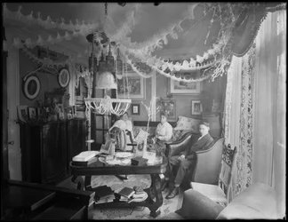 Innenraum der Residenz von Mr. und Mrs. William Mill Butler, dekoriert für Weihnachten, 4. Januar 1917