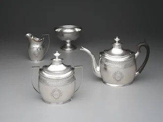 Teekanne, Sahnekännchen, Abfallbehälter und Zuckerdose, ca. 1795