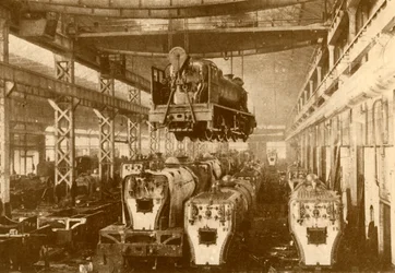 In der Montagehalle, um 1930