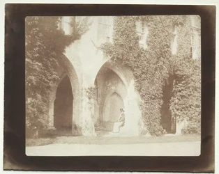 Calvert Jones, sitzend in der Sakristei von Lacock Abbey