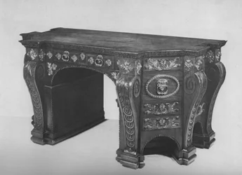 Eines von einem Paar George II Bibliothekstische