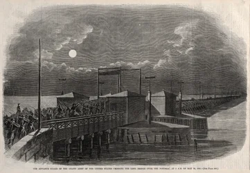 Die Vorhut der Großen Armee der Vereinigten Staaten überquert am 24. Mai 1861 um 2 Uhr morgens die Long Bridge über den Potomac