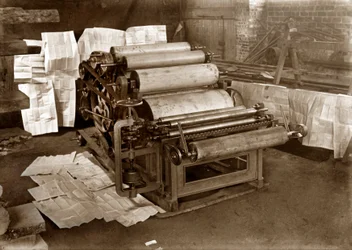 Eine Druckerpresse: Rotationspresse für Zeitungsdruck, ca. 1900