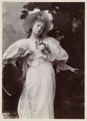 Edwardianisches Porträt, Frau im Spitzenkleid