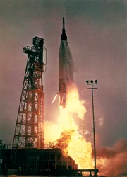 Bemannter Raumflug, USA, Mercury/Gemini Start der Atlas-Rakete, die Astronaut John Glenn in die Umlaufbahn brachte