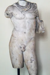 Männliche Figur, römische Statue nach griechischem Original, römische Zivilisation